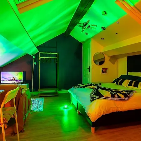 Le Nid Chromatique Apartment *